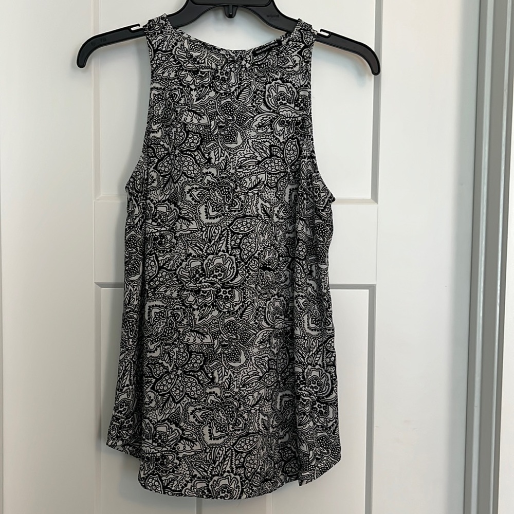 WhoWhatWear. Sleeveless top. Great condition. Buttons up the back or slip over